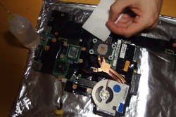 Cleaning the old thermal paste
